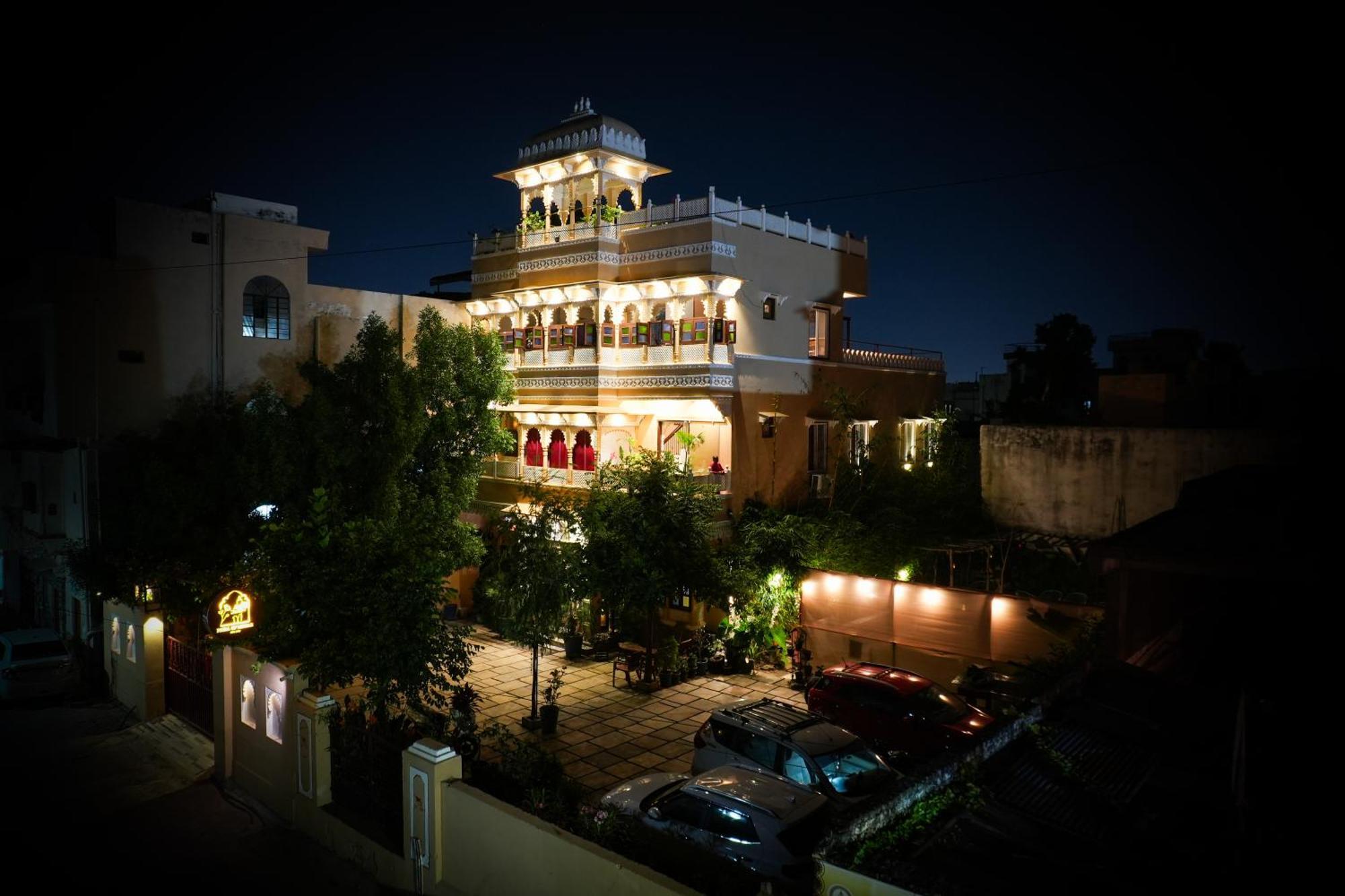 Petal Of Mewar - A Luxury Boutique Hotel Udaipur Buitenkant foto